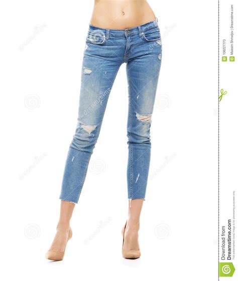 Jambes Femelles Minces Et Sexy Dans Des Jeans Disolement Sur Le Blanc Image Stock Image Du