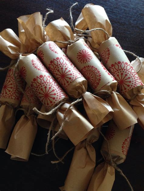 When you learn how to make christmas crackers yourself, you can customize the gifts inside so that everyone gets something fun. Zero Waste Friendly Christmas Wrapping (With images) | Homemade christmas crackers, Christmas ...