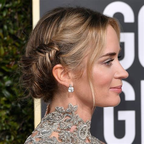 This variation of the wavy bob haircut in brown looks so chill and effortlessly pretty! 25 Stunning and Exclusive Red Carpet Hairstyles - Haircuts ...