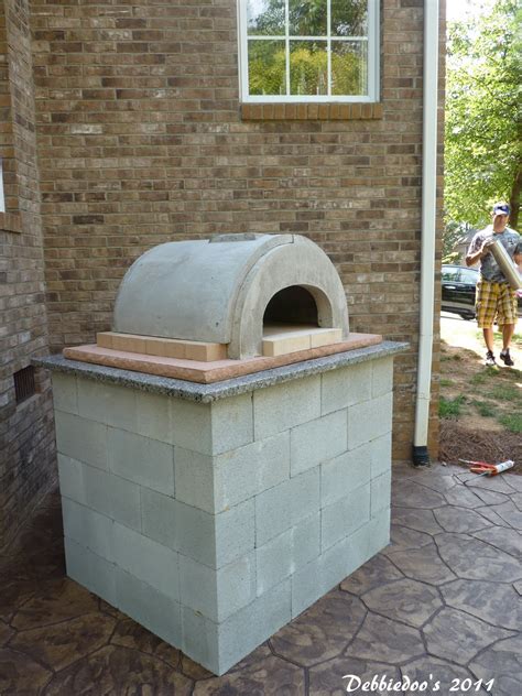 I also understood the implicit message that was being sent: DIY Outdoor pizza oven! - Debbiedoo's