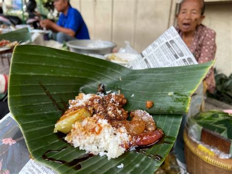 lupis-mbah-satinem-netflix-street-food-yogya - Discover Your Indonesia