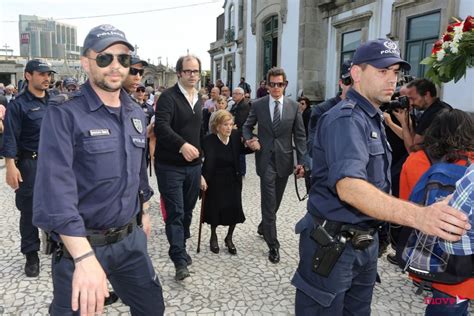 Foi assim que o antigo banqueiro, ricardo salgado, resumiu as respostas às várias perguntas que os jornalistas lhe fizeram esta tarde de. Figuras de Estado marcam presença no funeral de Manoel de ...