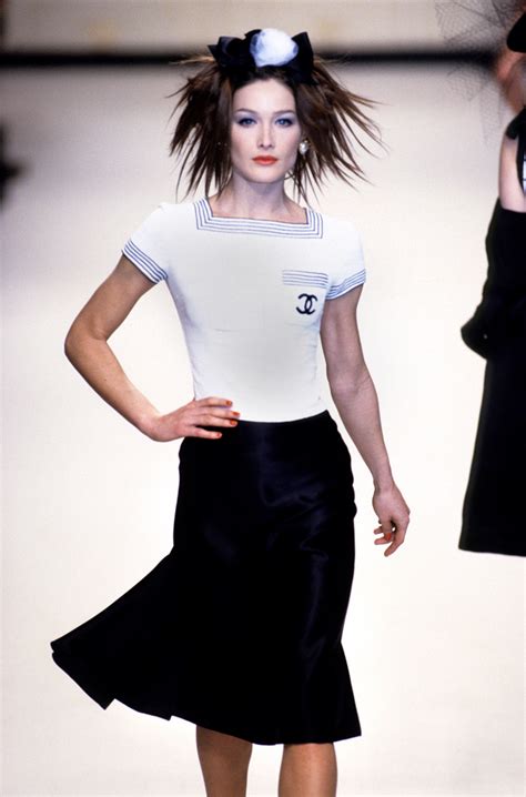 Carla bruni, un top à part. Carla Bruni au défilé Chanel Couture, en janvier 1995 ...