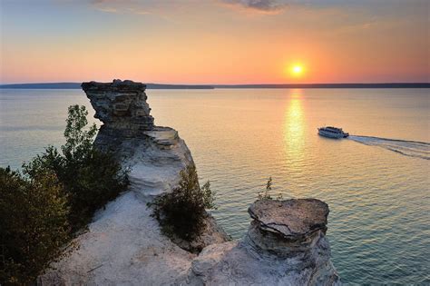 Pictured Rocks Cruises Munising Michigan In The Upper Peninsula