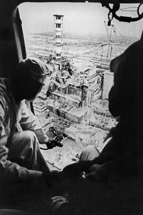 Das grösste dach der welt. Die ersten Tage nach der Tschernobyl-Katastrophe ...