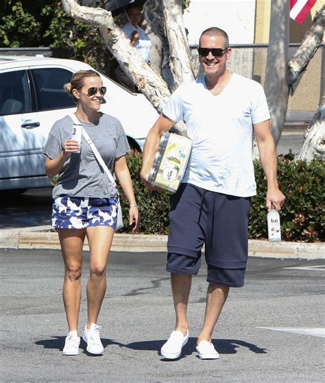 How many feet in 1 cm? Celebrity Couples with a Major Height Difference