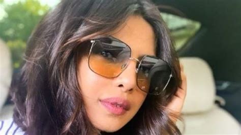 Priyanka Chopra Reveals The Appropriate Way To Celebrate National Selfie Day See Pic