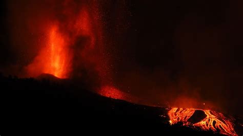 Canary Island Volcano Erupts Forcing Thousands To Evacuate Inside Edition