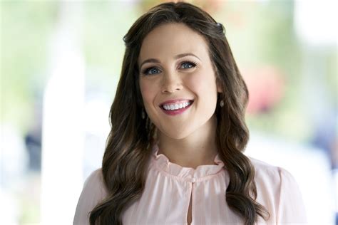 When Calls The Heart Why Did Erin Krakow Replace Poppy Drayton As Elizabeth After The