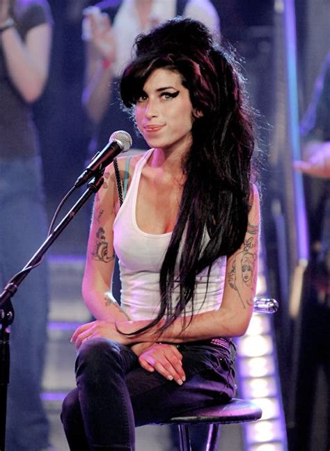 Just Me And My Dignity Amy Winehouse Style Amy Winehouse Winehouse