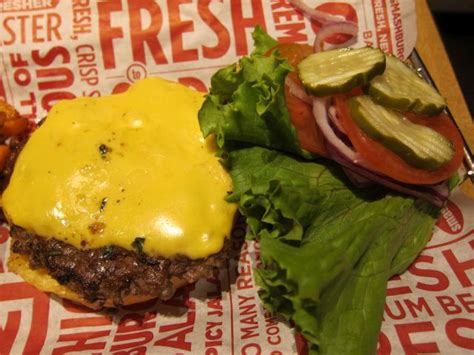 Review Smashburger Classic Smash Burger
