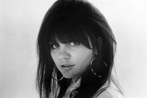 Rare Linda Ronstadt Still: Intimate & Unseen