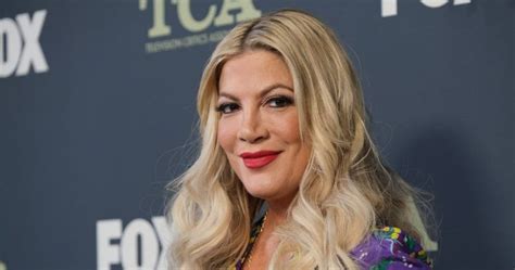 Tori Spelling Ans M Connaissable Ses Fans Laccusent Davoir Abus De La Chirurgie