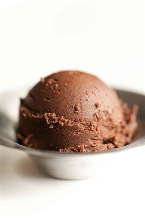While milk is heating, whisk sugar, 1/4 cup cold milk, cornstarch, and salt together in a mixing bowl until smooth. Chocolate Gelato Recipe