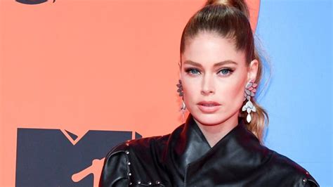 Doutzen Kroes Biography Height And Life Story Super Stars Bio