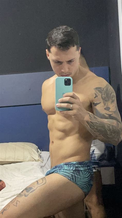 Ygor Zozo Nude Ficou Pelado Em Fotos Sensuais Xvideos Gay