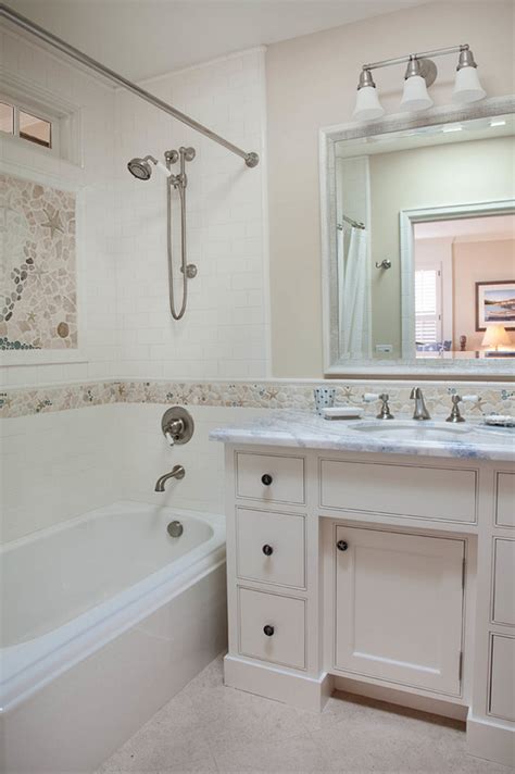This small pool at the deronda house looks edgy. Extensive Beach House Renovation - Home Bunch Interior ...