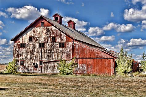 Classic Midwest Red Barn Photograph By Joanne Beebe