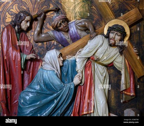 Jesus Meets His Mother On Calvary Hi Res Stock Photography And Images