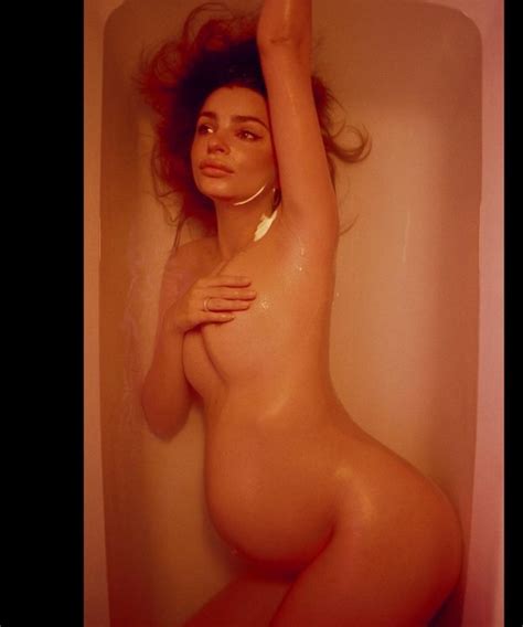 Emily Ratajkowski Nude In The Last Weeks Of Pregnancy 9 Photos The