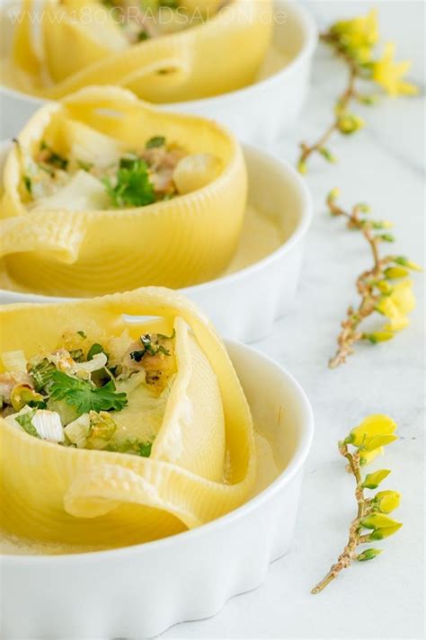 Chcesz kupić tanie loty z neapol do essen w najniższej cenie? Caccavelle di Napoli gefüllt mit Lammfilet und Spargel ...