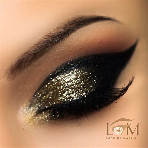 Pin By Judy 🌸 Aviles On Black And Gold Christmas Gold Eyes Grey Eye