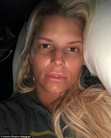 Jessica Simpson Almost Unrecognizable In Makeup Free Morning Selfie Daily Mail Online
