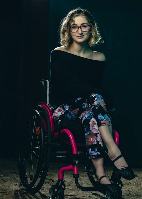 Leah Rachel Leah Is An Actor Singer And Wheelchair Dancer Was Recently Featured In The