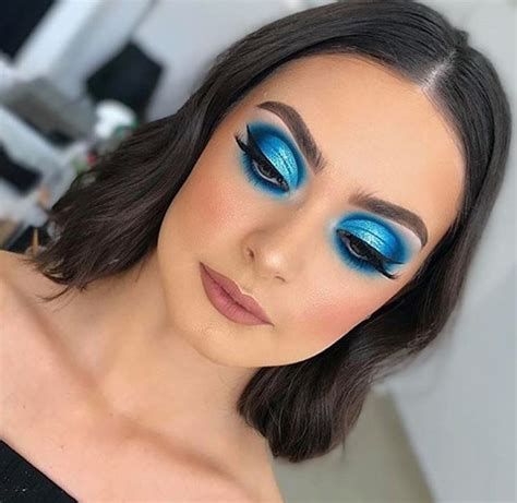 The Prettiest Neon Blue Makeup Looks To Brighten Up Your Days