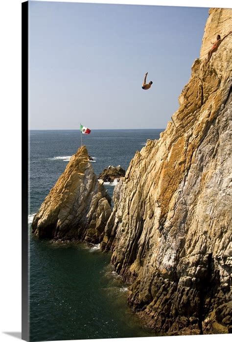 The La Quebrada Cliff Divers La Quebrada In Acapulco Guerrero Mexico