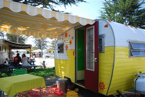 Pin By Mollie Gross On Pinkells The Vintage Travel Trailer Mini