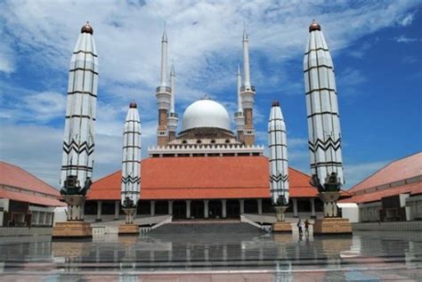 Peristiwa isra mi'raj telah menjadi hari libur nasional di negara kita. Serentak, Peringatan Isra Miraj di 700 Masjid | Republika ...