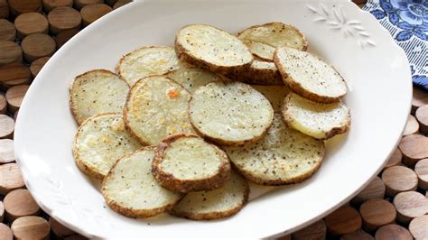 If you enjoy baked potatoes from your favorite steakhouse restaurants, you will recall they have a crispy skin with a soft fluffy inside. Bake Potatoes At 425 : Coat potatoes with olive oil, and sprinkle with salt and pepper. - Utau ...