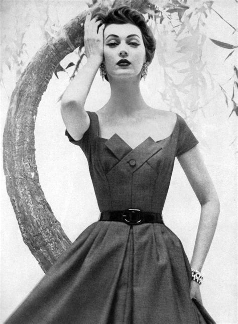 Pin By Lucyna A Smykowska On Classy Lady Classically Elegant Woman Vintage Vogue Fifties
