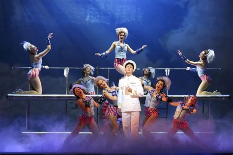 Review Singin In The Rain Splashes Its Way Into Singapore