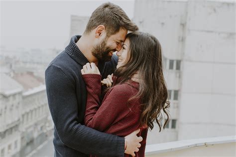 Kissing Couple Center For Relationship Wellness