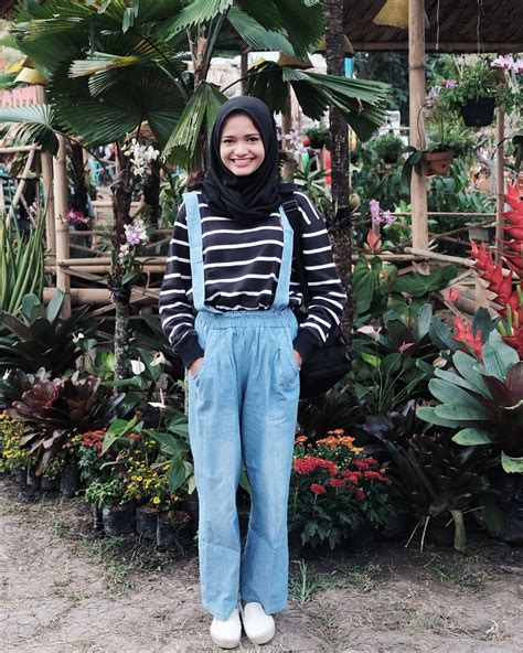 32+ Ootd Overall Jeans Hijab, Inspirasi Terbaru!