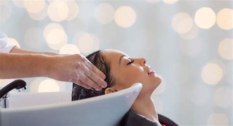 Use 30 vol when you need to lift by 3 levels or more. Bleach Bath for Hair: All You Need to Know - HairstyleCamp