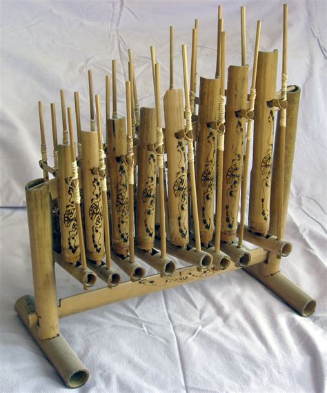 Berbagai jenis alat musik ntt, alat musik thobo, alat musik nuren, alat musik sasando, foy doa dan masih banyak lagi alat musik. Music instruments