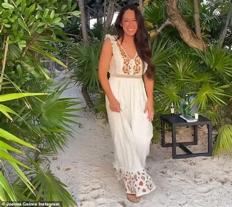 Fixer Upper Star Joanna Gaines 43 Makes A Rare Sighting In A Bikini Daily Mail Online
