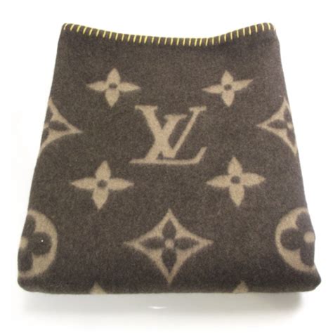 Shop authentic louis vuitton blanket at up to 90% off. LOUIS VUITTON Wool Angora Monogram Blanket Marron 15979