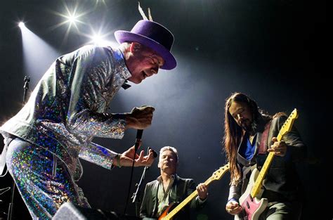 Canadians Say Farewell To Dying Tragically Hip Singer Gord Downie