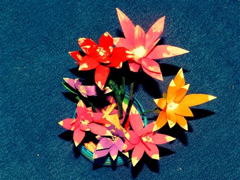 Creative DIY crafts: Recycled craft: DIY Flower vase (flowers) made