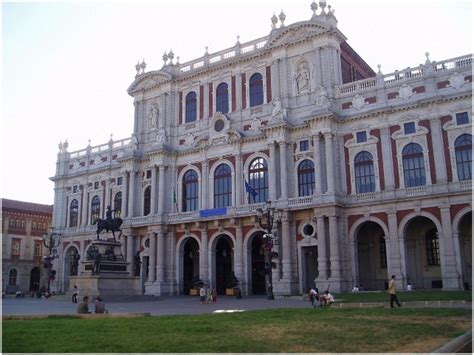 Shop handmade cushions, wallpaper, lampshades and more! Palais Carignan, Turin, Italie | Cap Voyage