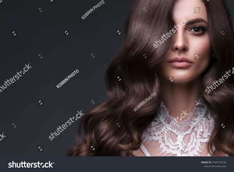 Beautiful Brownhaired Girl Perfectly Curls Hair Foto Stock 1935774220