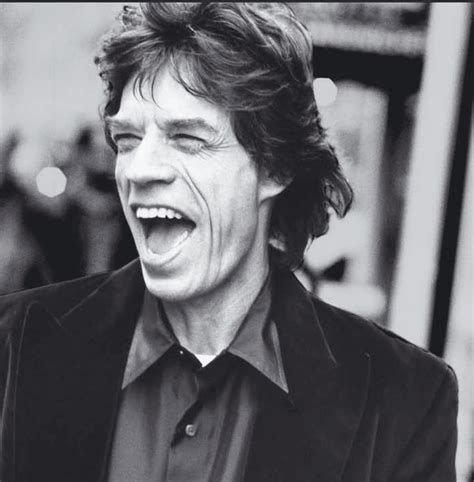 Dieses kleidungsstück hat es geschafft, teil der unterschiedlichsten alltagslooks zu werden. The Rolling Stones: Mick Jagger erobert die Kinoleinwand ...
