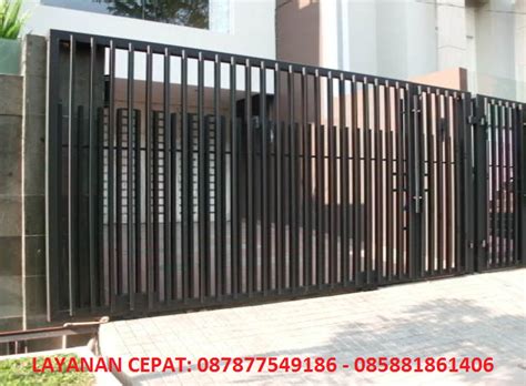 Pagar besi yang satu ini memiliki ukiran yang khas, cocok untuk rumah bergaya klasik yang mewah. Harga Pintu Pagar Besi Dorong Cikarang - 087877549186