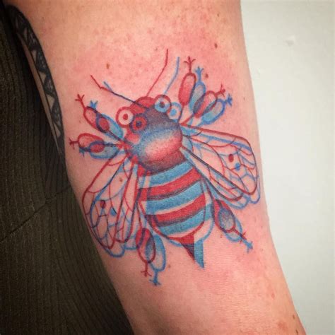 3d Red And Blue Bee Tattoo Bee Tattoo 3d Tattoos Red And Blue