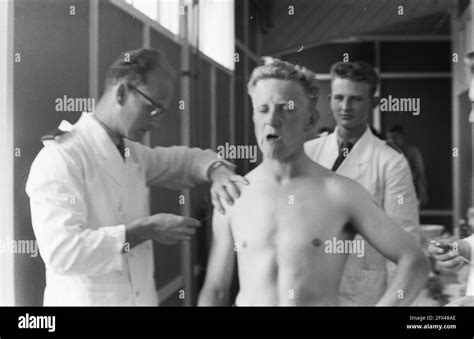 Examen medico militar Imágenes de stock en blanco y negro Alamy