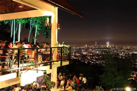 Di bukit ampang telah dibina menara tinjau bukit ampang yang membolehkan pengunjung mengambil gambar panorama senja di kuala lumpur. Top 15 Best Attractions In Selangor You Should See